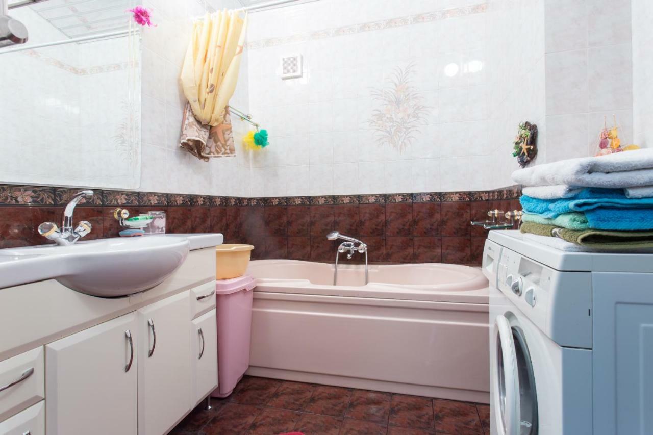 Apartment In The Center Of Kharkiv Eksteriør billede