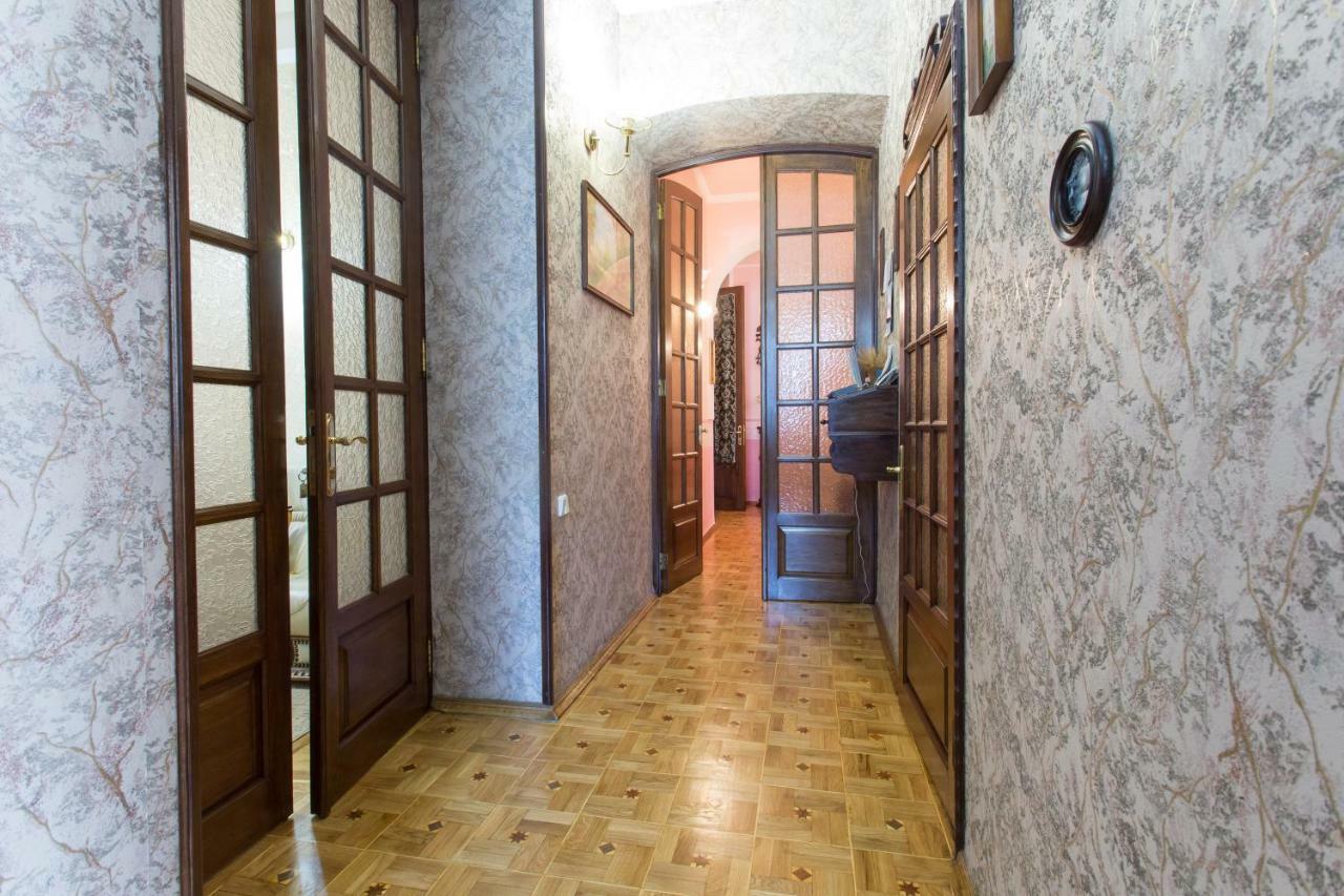 Apartment In The Center Of Kharkiv Eksteriør billede