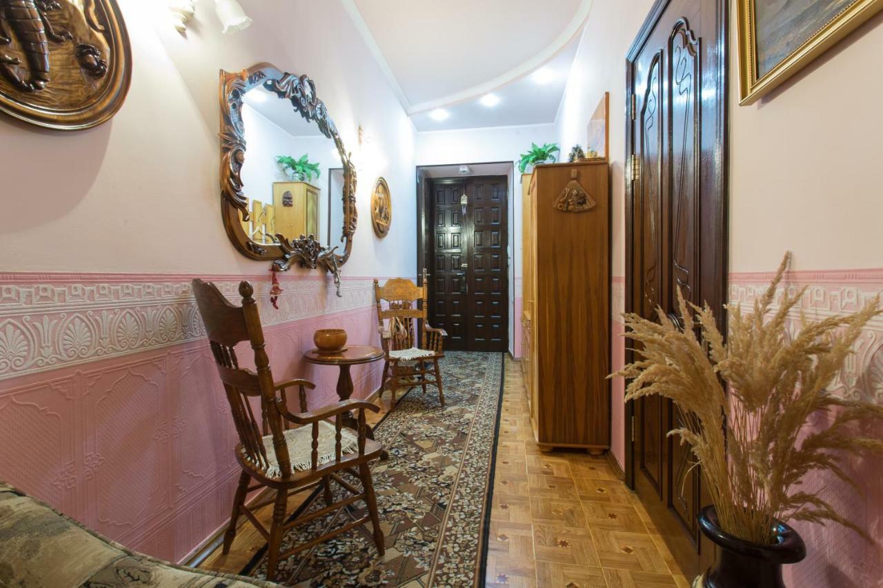 Apartment In The Center Of Kharkiv Eksteriør billede